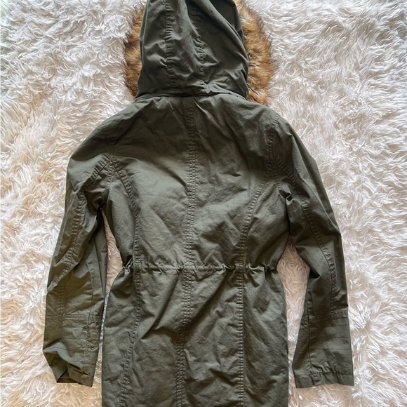 EUC-VERY NICE CHARLOTTE RUSSE OLIVE GREEN THICK ZIP UP COAT WITH FUR HOODIE.SZ S - Picture 9 of 10